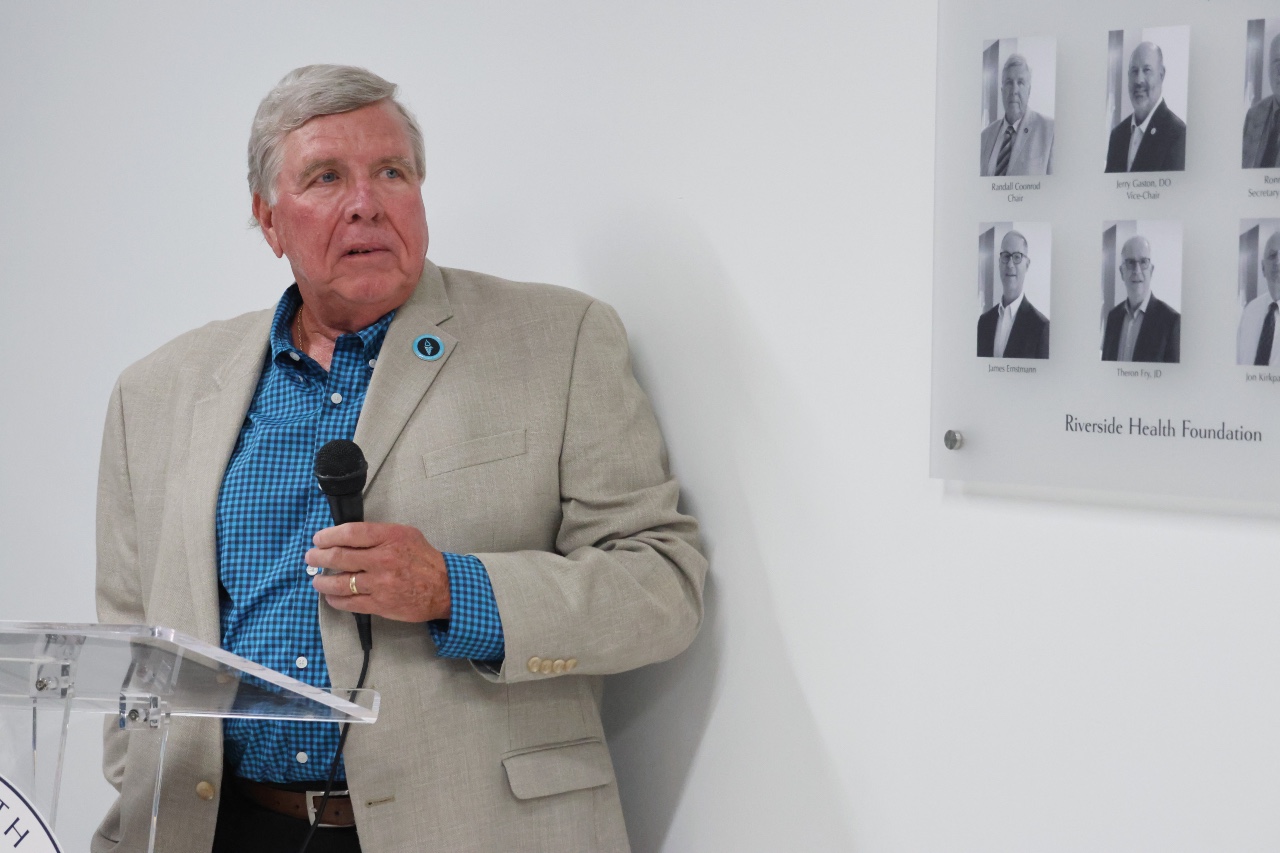 Randy Coonrod speaks at KHSU’s plaque dedication ceremony.